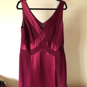 Crazy flattering v neck, flare dress